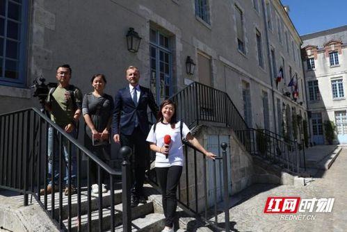 郯城网红吃瓜事件视频曝光,视频曝光引发网友热议 第2张 郯城网红吃瓜事件视频曝光,视频曝光引发网友热议 第2张